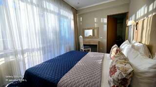 Гостиница Бригантина Геленджик Семейный номер с видом на сад-2